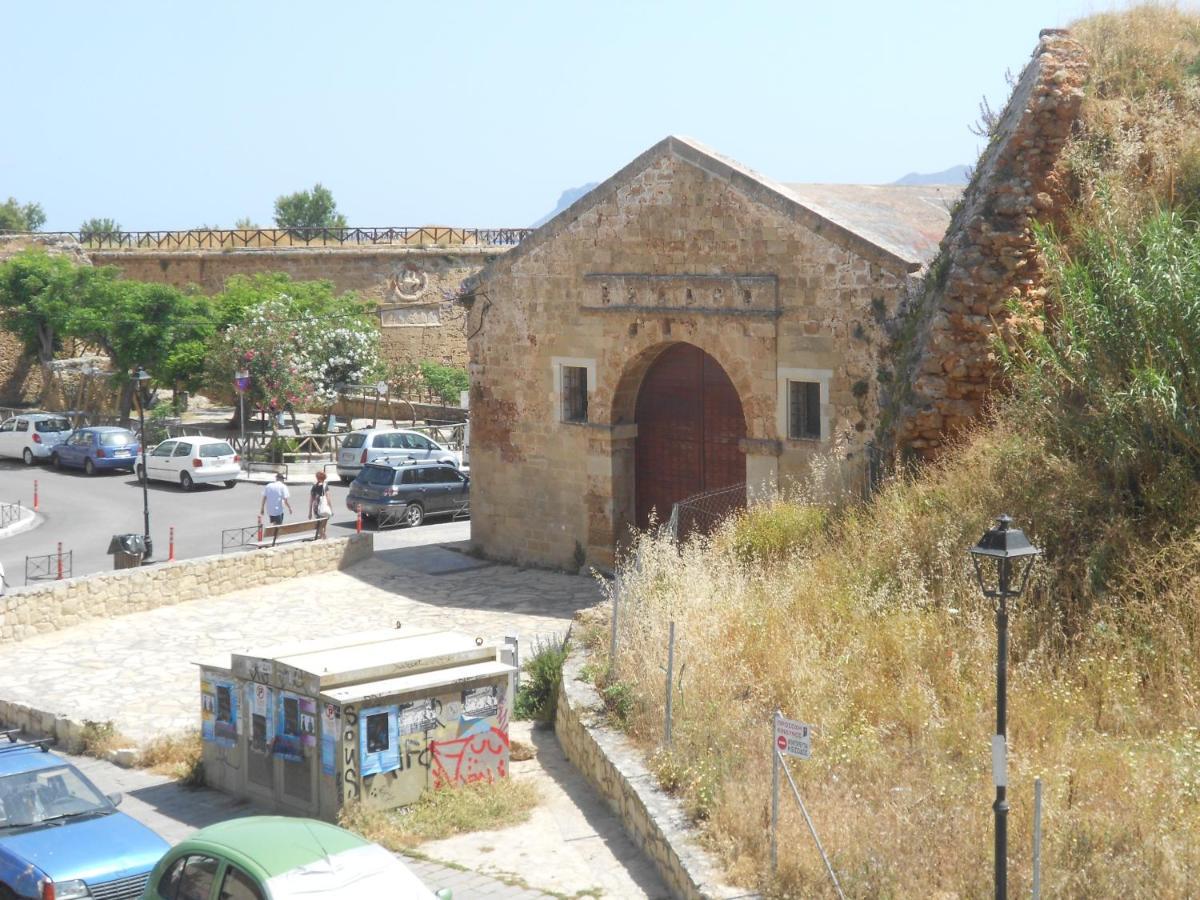 Domus Nicola * La Canée